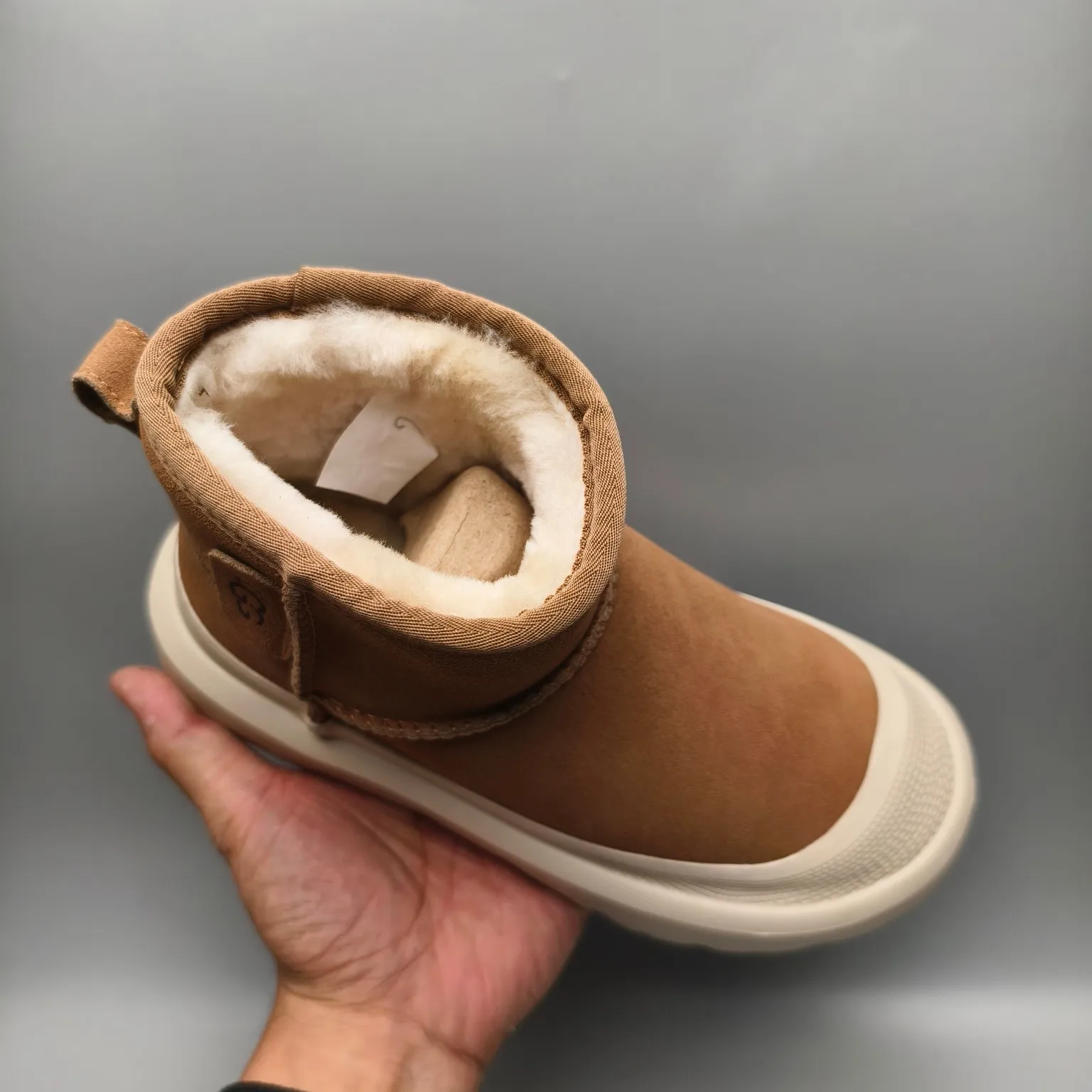 💰560 UGG sheepskin all-in-one snow boots 8354 classic waterproof rubber sole color: white maroon matching size: 35-40